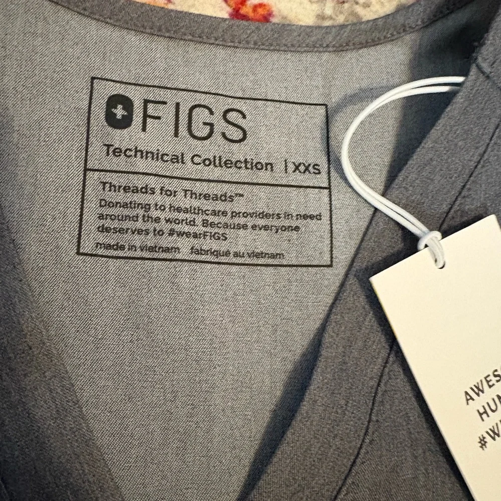 FIGS Catarina One-Pocket Scrub Top™ - Picture 4 of 6